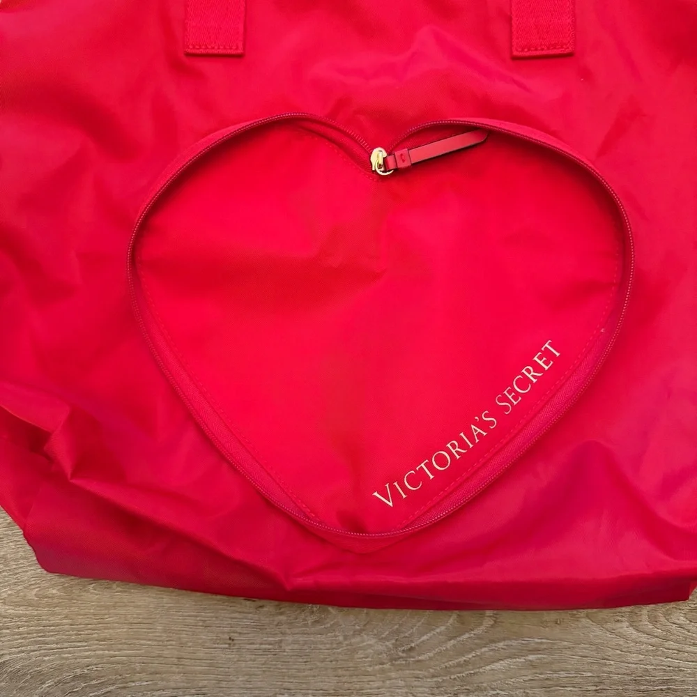 Victoria's Secret‎ Red Heart Packable Tote Bag, a limited edition release NEW